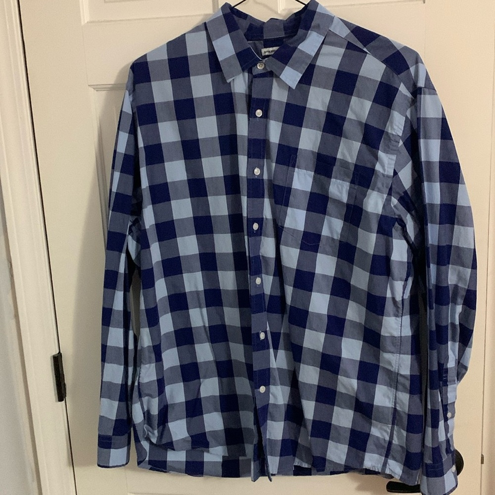 Mens XL, casual button down shirt, worn maybe once, perfect condition